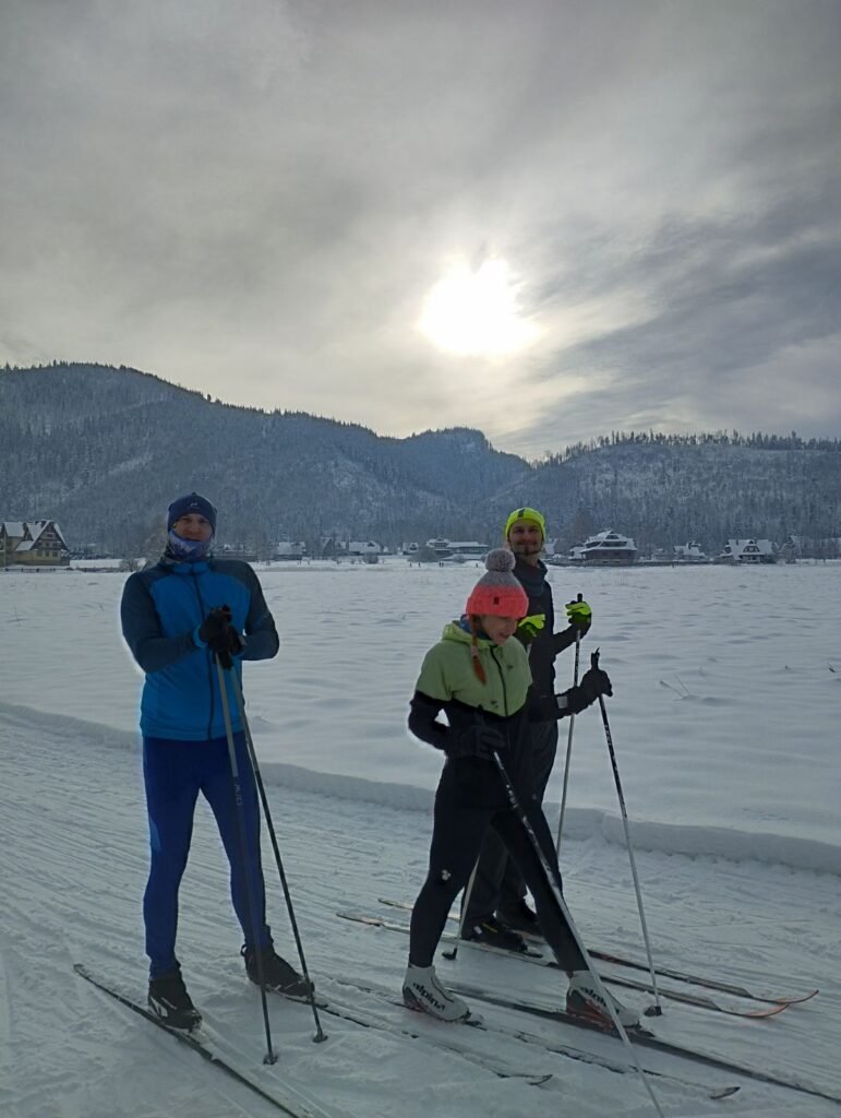 May be an image of 3 people and people skiing