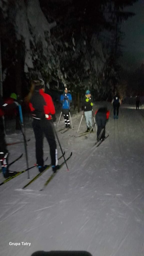 May be an image of 7 people, people skiing and text that says 'Grupa Tatry'
